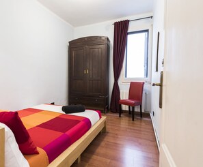 Departamento estándar, 4 habitaciones, cocina | 3 habitaciones, ropa de cama de alta calidad y edredón