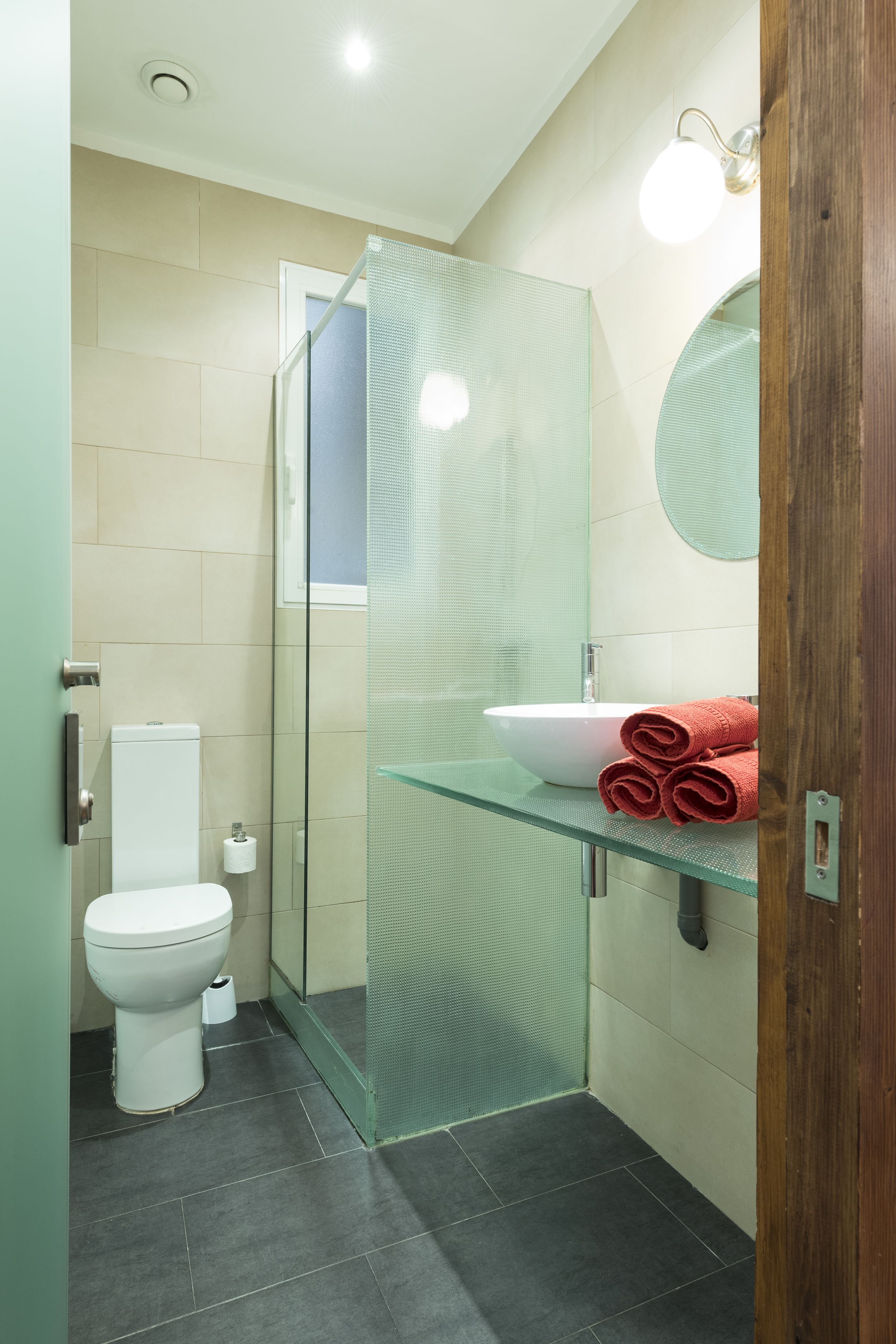 Standaard appartement, 4 slaapkamers, keuken | Badkamer | Een douche, een regendouche, een haardroger, handdoeken