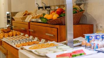 Se sirven desayunos, comidas, cenas y cocina española