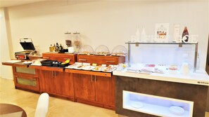 Frokostbuffé hver dag (EUR 4.95 per person)