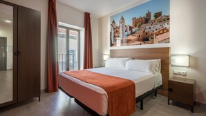 Schreibtisch, Verdunkelungsvorhänge, schallisolierte Zimmer