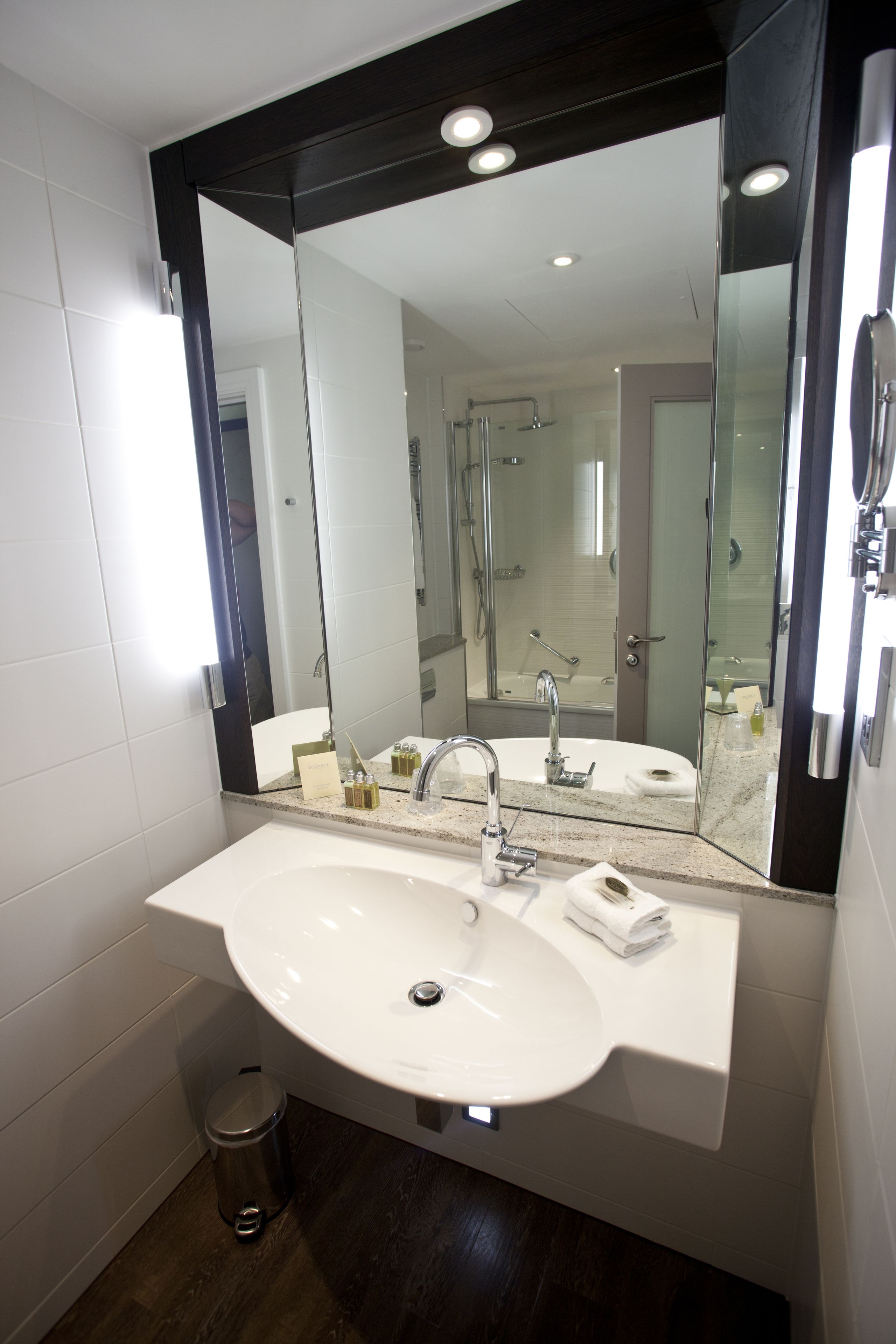 combined shower/bathtub, designer toiletries, hair dryer, towels