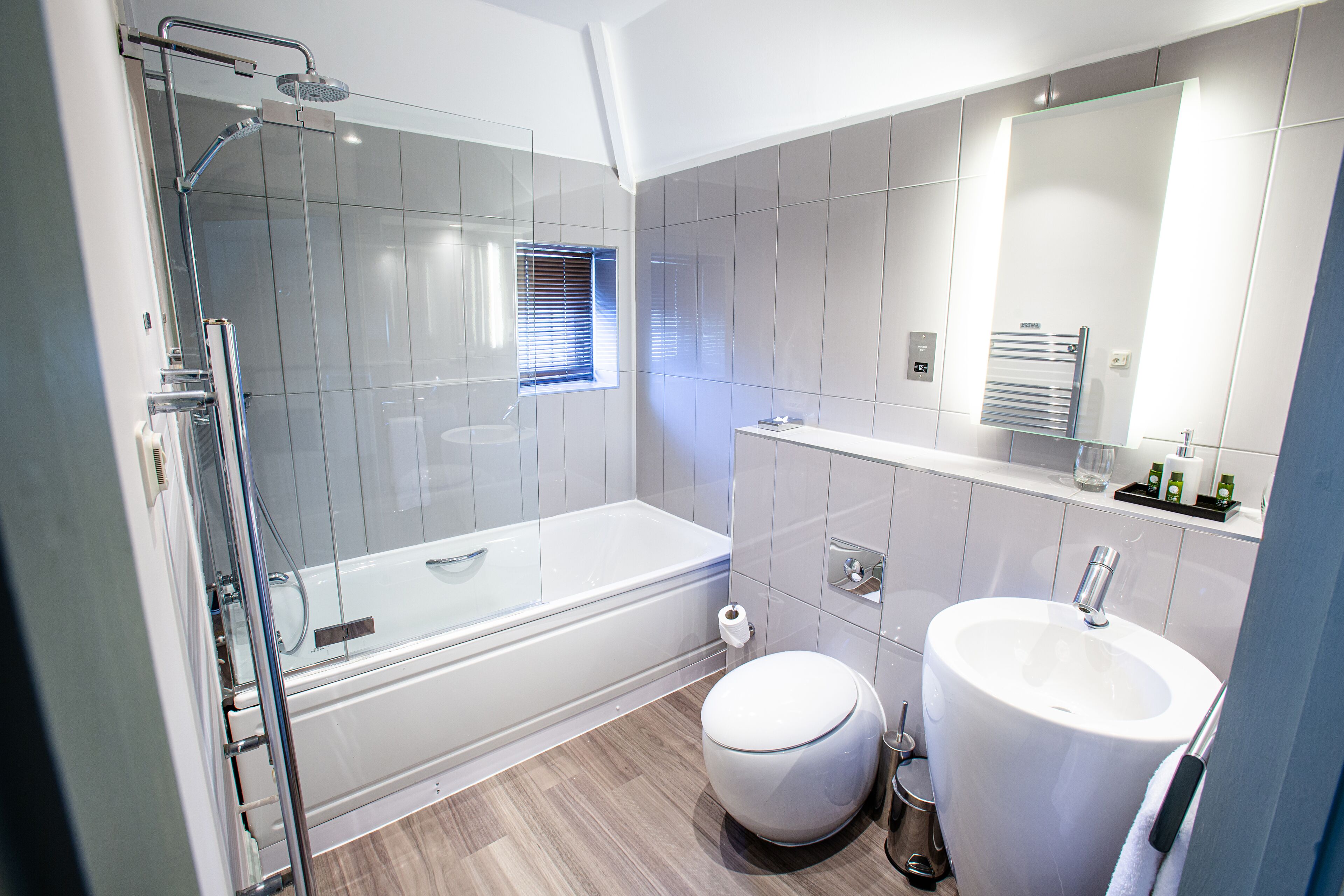 standard double room | bathroom | combined shower/bathtub, designer toiletries, hair dryer, towels