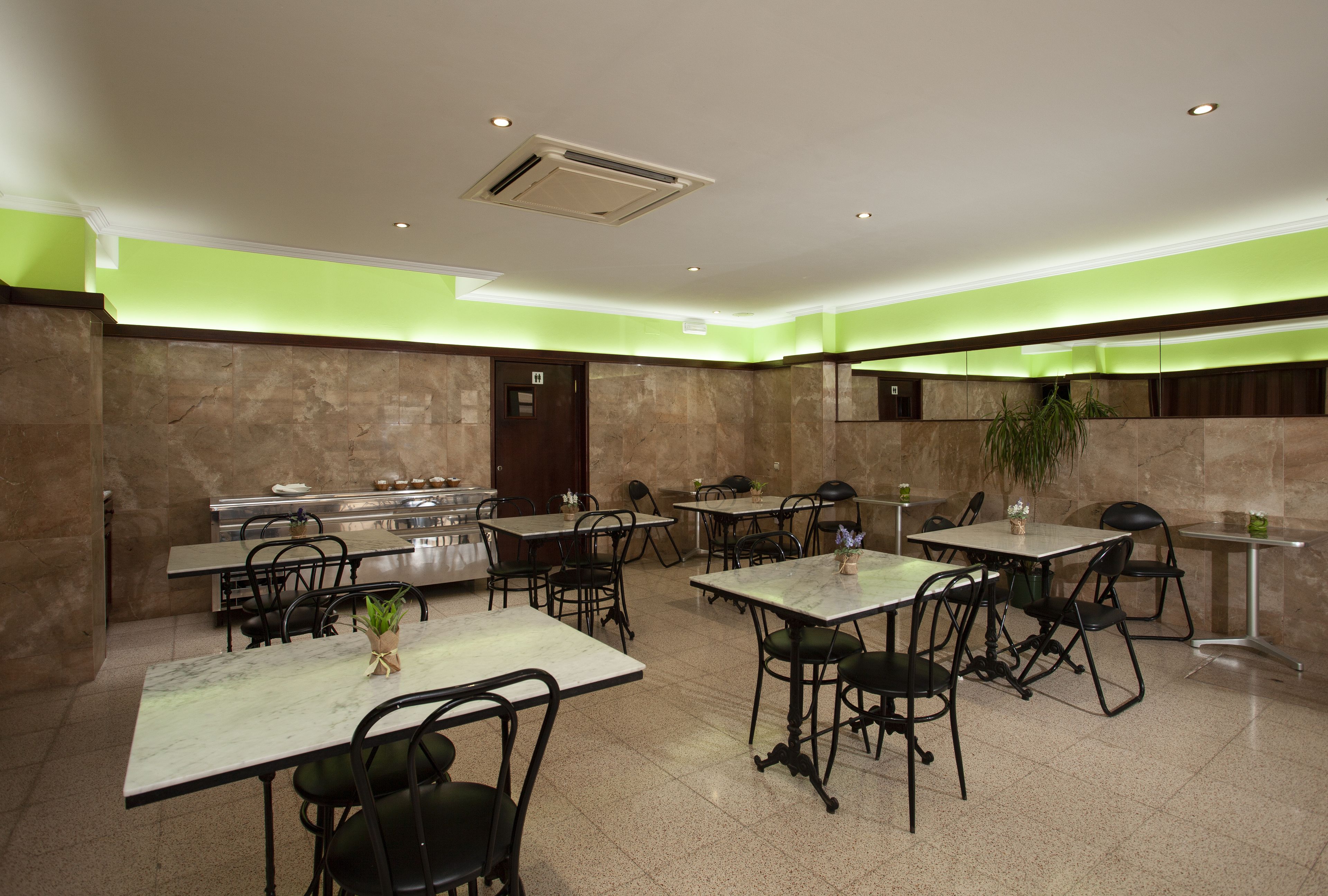 breakfast, lunch and dinner served