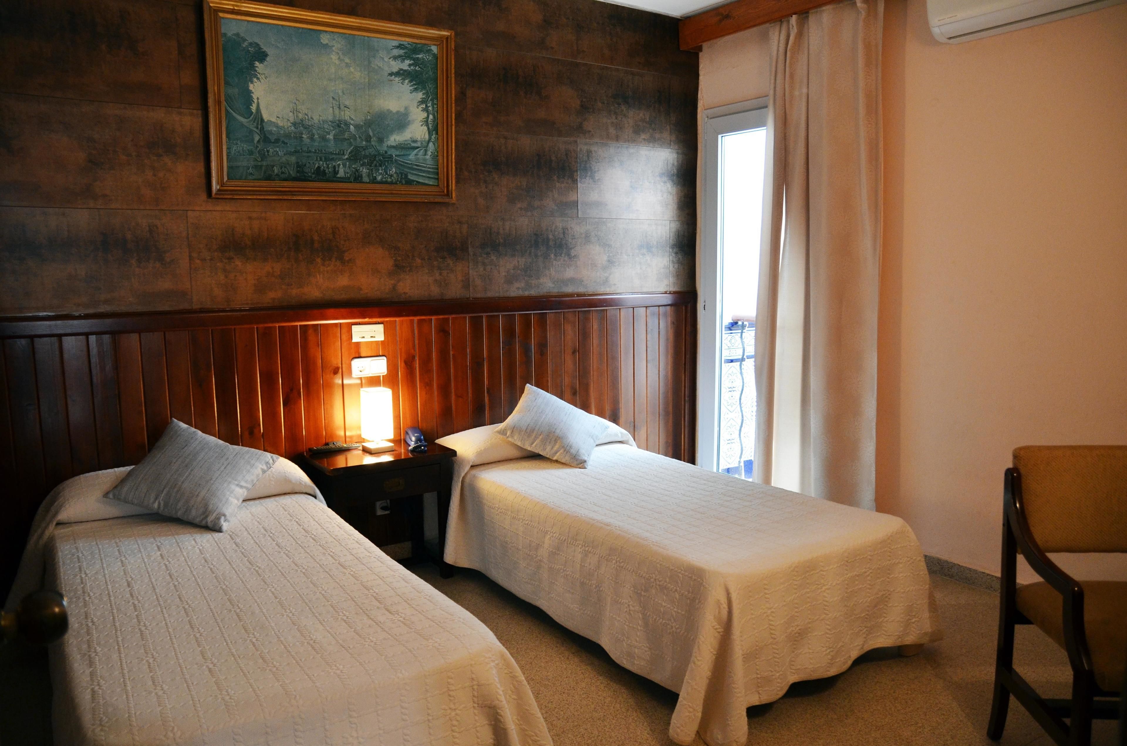 double room (2 camas) | bathroom sink