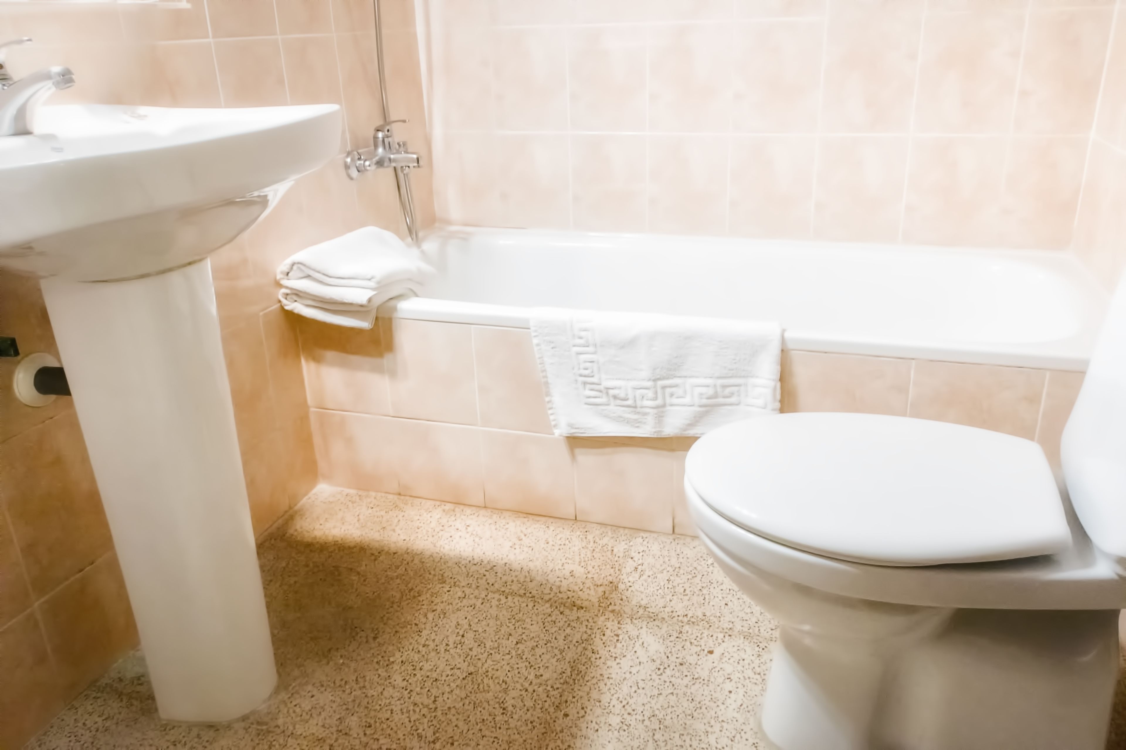 single room | bathroom | bathtub, free toiletries, hair dryer, towels