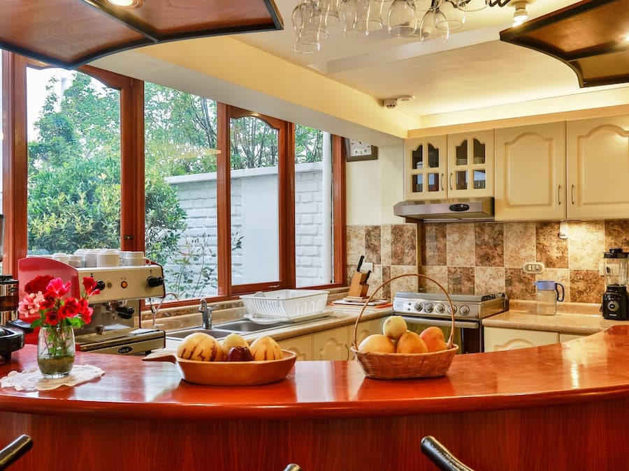 Televisión de pantalla plana de 32 pulgadas con canales por cable