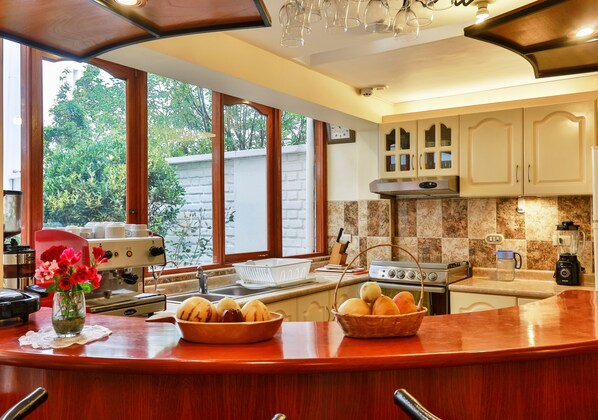 32-吋平面電視、有線頻道、電視