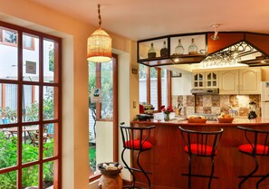 含每日吃到飽早餐