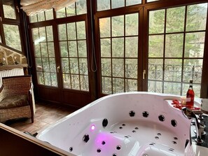 Premium Suite, Hot Tub (Terraza) | Indoor spa tub - Akla Hotel La Casa Del Puente (Soba)