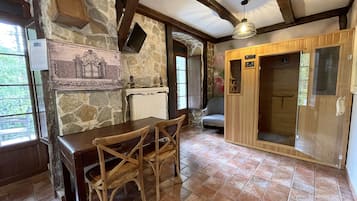 Suite, hidromasaje (Sauna) | Servicios de la habitación