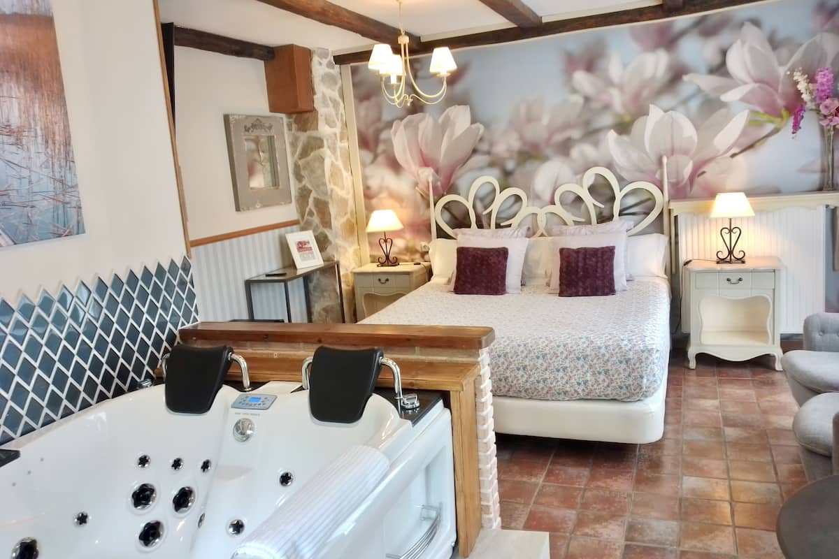 Family Suite, Hot Tub (Max 4 Pax)