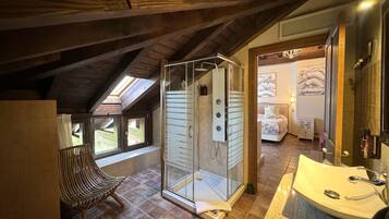 Suite, Hot Tub | Bathroom