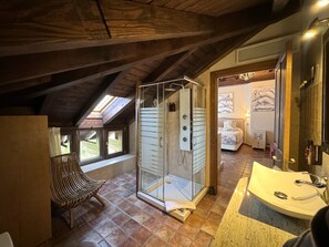 Suite, Hot Tub | Bathroom - Akla Hotel La Casa Del Puente (Soba)