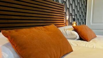 Habitación Confort con 1 cama doble o 2 individuales | Escritorio, tabla de planchar con plancha, cunas (de pago)