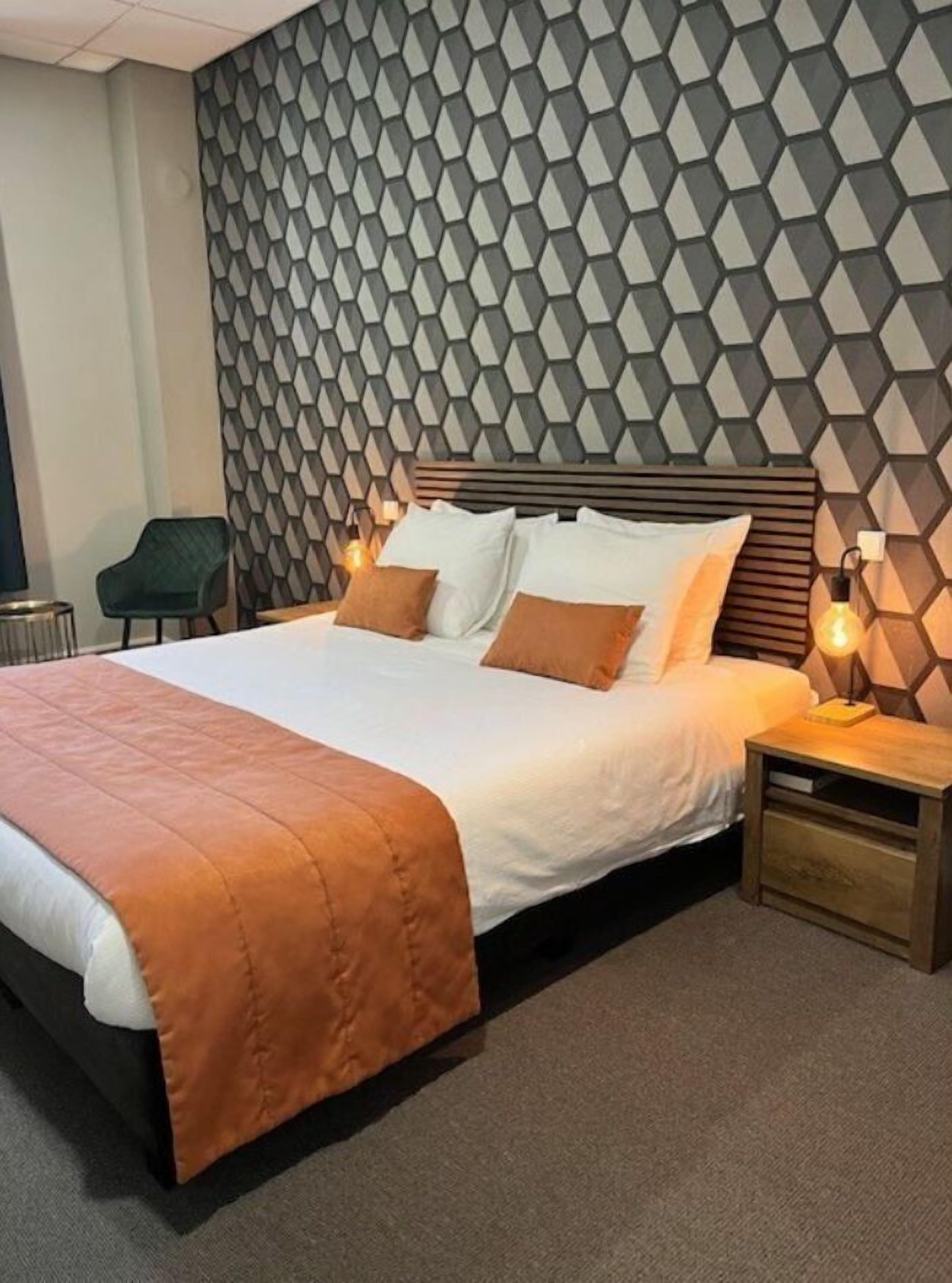 Comfort Double or Twin Room | Desk, iron/ironing board, cribs/infant beds, rollaway beds