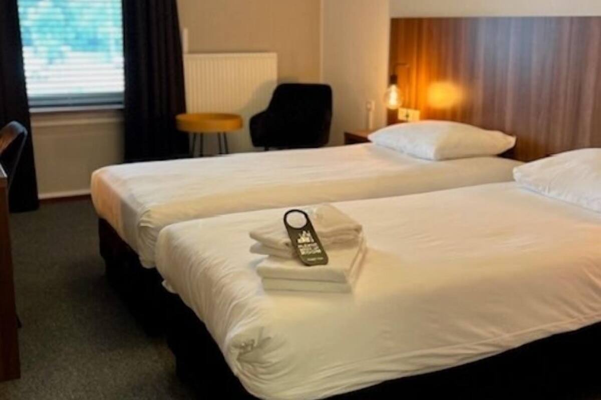 Comfort Double Room | Desk, iron/ironing board (on request), cots/infant beds, rollaway beds