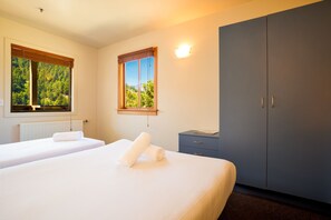 واي فاي مجانًا وملاءات أسرّة