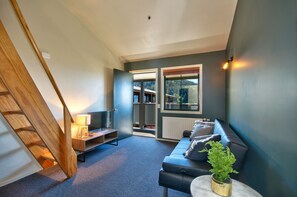 Self Contained Room & Loft | Free WiFi, bed sheets