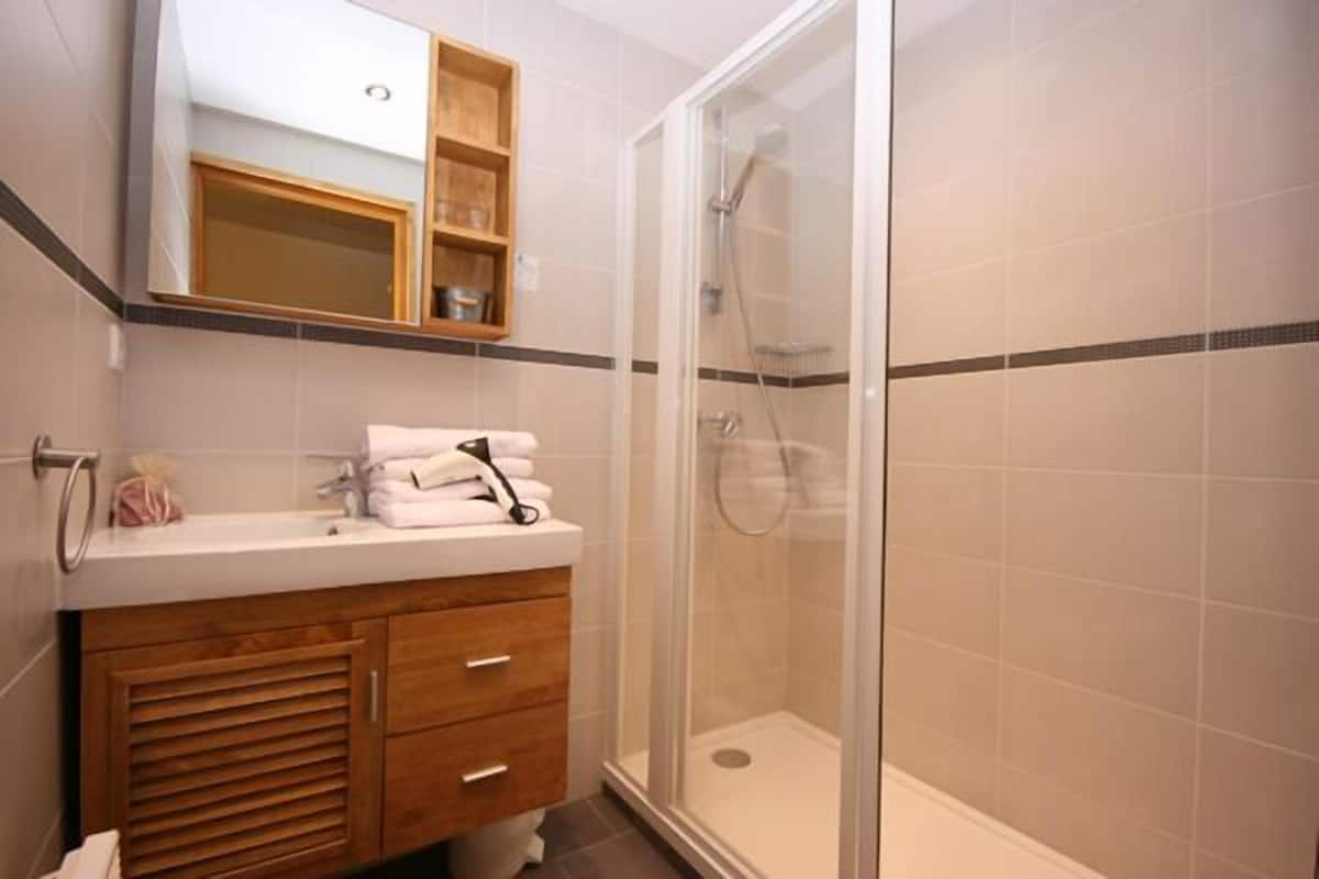 free toiletries, hair dryer, towels