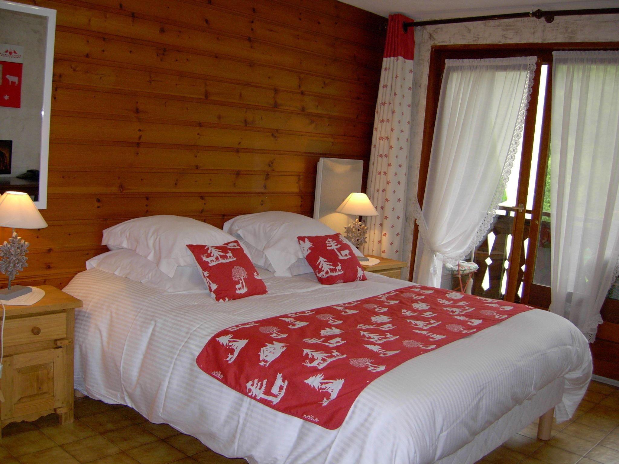 double room, 1 double bed | in-room safe, individually decorated, free cots/infant beds, free wifi