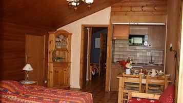 Værelse til 3 personer - 3 enkeltsenge | Pengeskab på værelset, individuelt design, gratis baby-/barnesenge