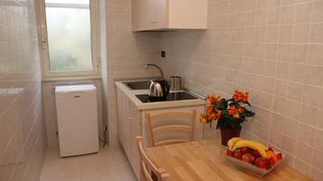 Apartment, 1 Schlafzimmer | Eigene Kochnische | Kühlschrank, Wasserkocher mit Kaffee-/Teezubehör