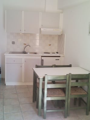 Appartement Standard, 1 chambre, non-fumeurs (for 2) | Coin cuisine privé | Réfrigérateur, plaque de cuisson, cafetiÚre/bouilloire
