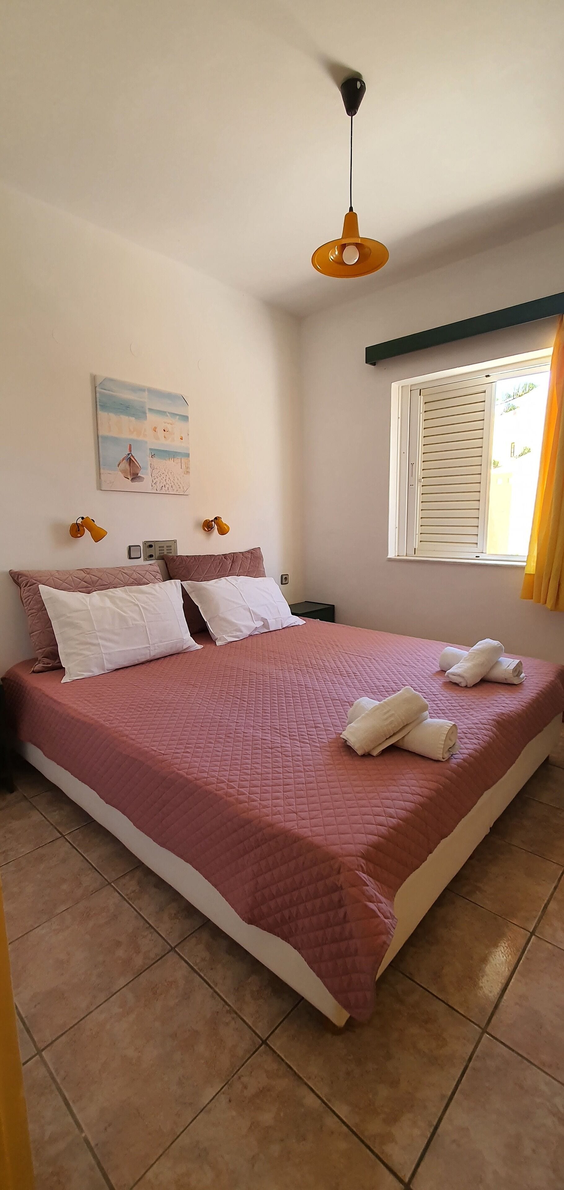 1 bedroom, Frette Italian sheets, premium bedding, Select Comfort beds
