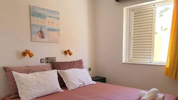 1 bedroom, Frette Italian sheets, premium bedding, Select Comfort beds