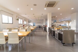 Breakfast, lunch and dinner served