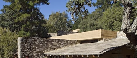 เบสิกบังกะโล, ห้องน้ำส่วนตัว | บริเวณภายนอก