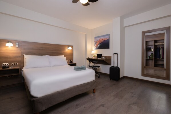 Tallelokero huoneessa, työpöytä