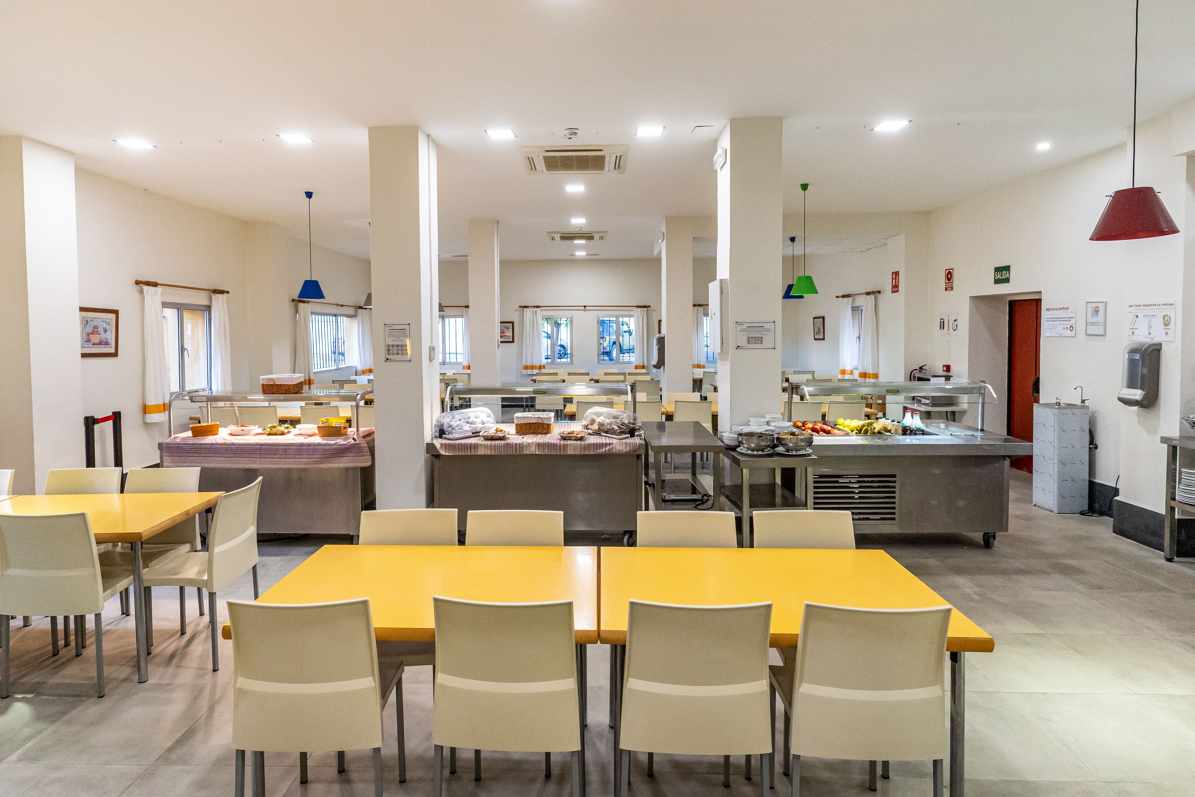 Breakfast and dinner served