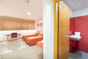 Cribs/infant beds, WiFi, bed sheets - Albergue Inturjoven Sevilla - Hostel (Seville)