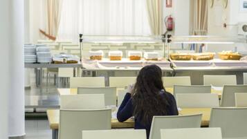 Daily continental breakfast (EUR 4 per person)