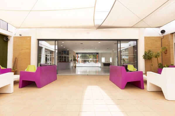 Terrace/patio - Albergue Inturjoven Sevilla - Hostel (Seville)