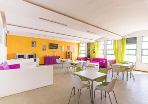 供應早餐、午餐、晚餐；海灘景