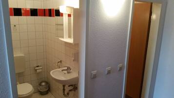 Quadruple Room | Bathroom
