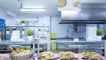 Desayuno continental diario (EUR 4 por persona)