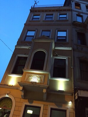 Fasade – kveld/natt