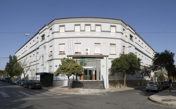 Front of property - Albergue Inturjoven Málaga - Hostel (Málaga)