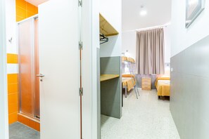 Blackout drapes, cribs/infant beds, rollaway beds, free WiFi - Albergue Inturjoven Málaga - Hostel (Málaga)