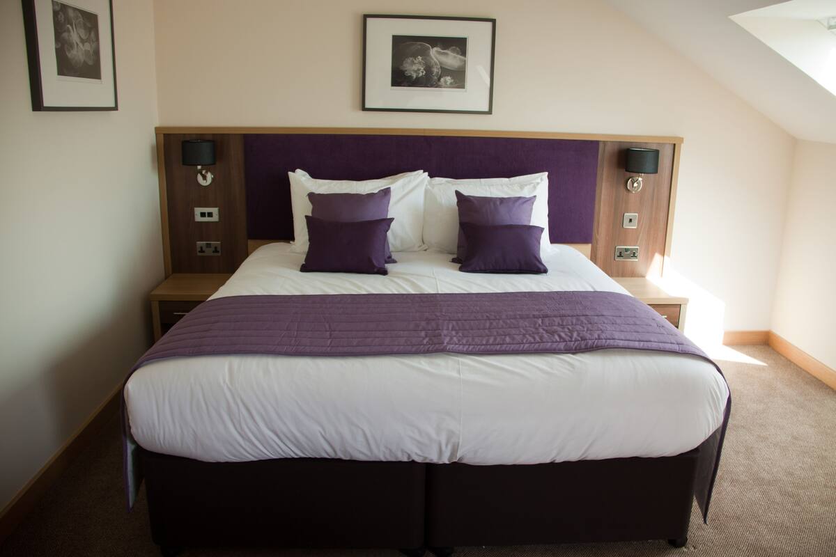 master suite | 1 bedroom, desk, iron/ironing board, free wifi