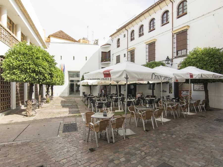 Breakfast, lunch and dinner served