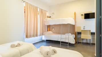 Työpöytä, vauvansängyt, ilmainen Wi-Fi, vuodevaatteet