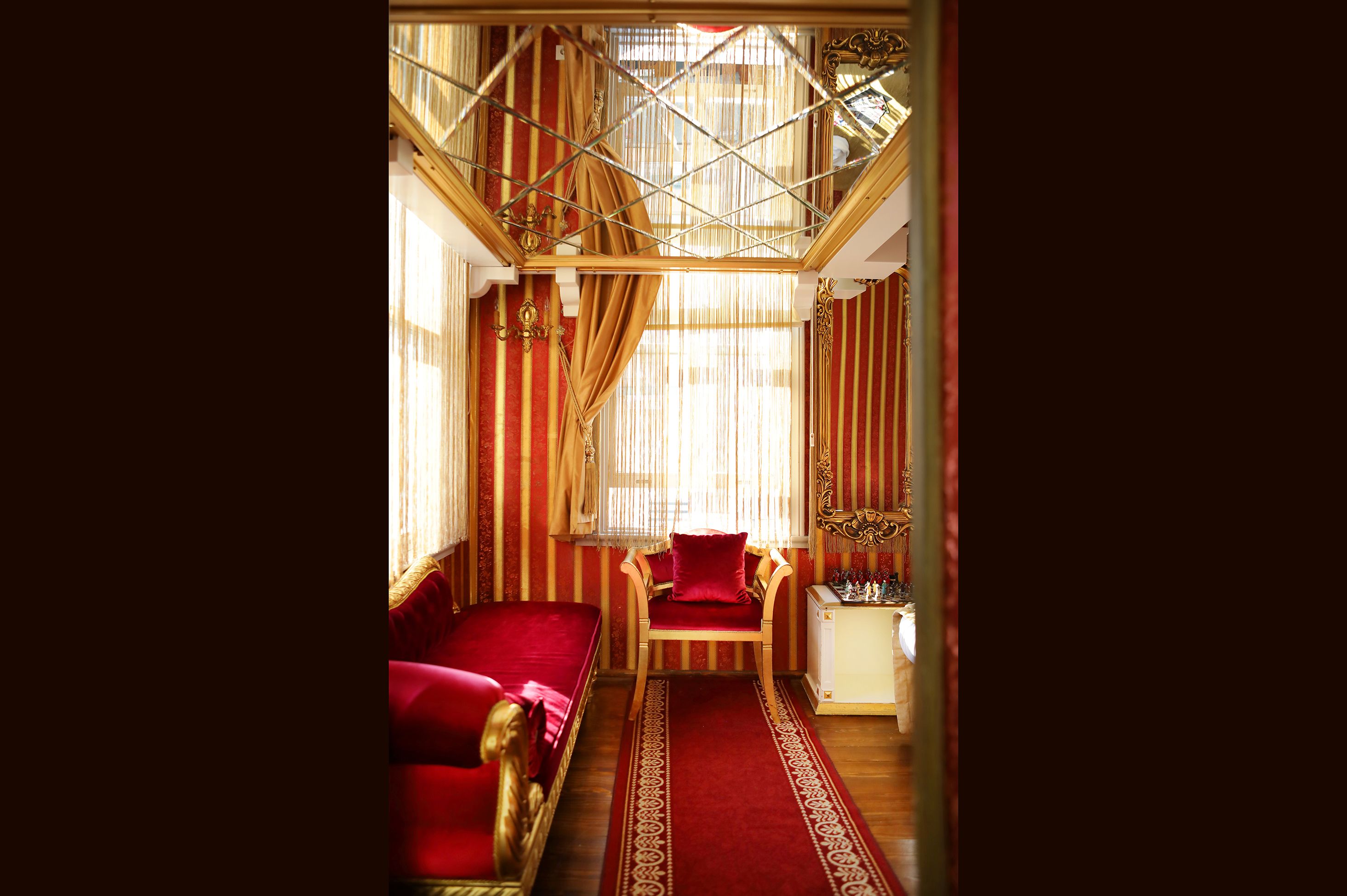 premium bedding, minibar, in-room safe, blackout curtains