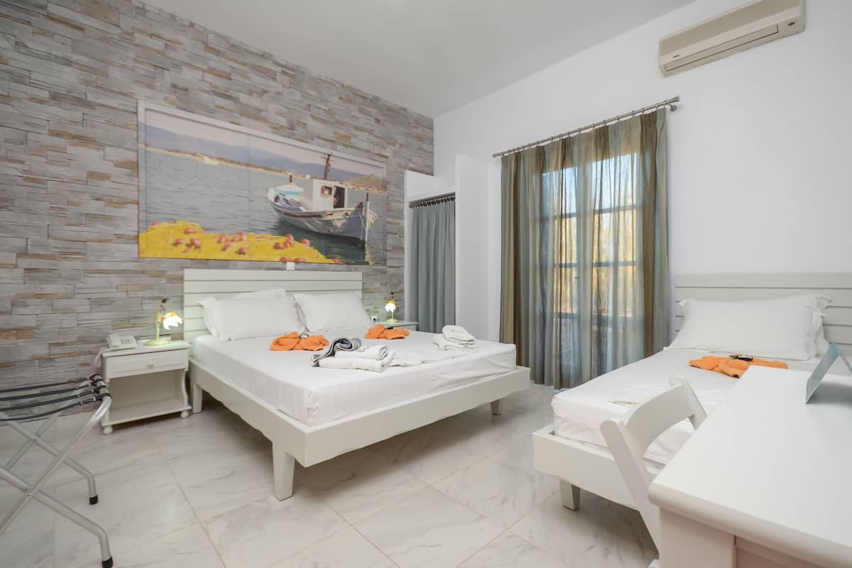 standard triple room | 1 bedroom, egyptian cotton sheets, in-room safe, desk