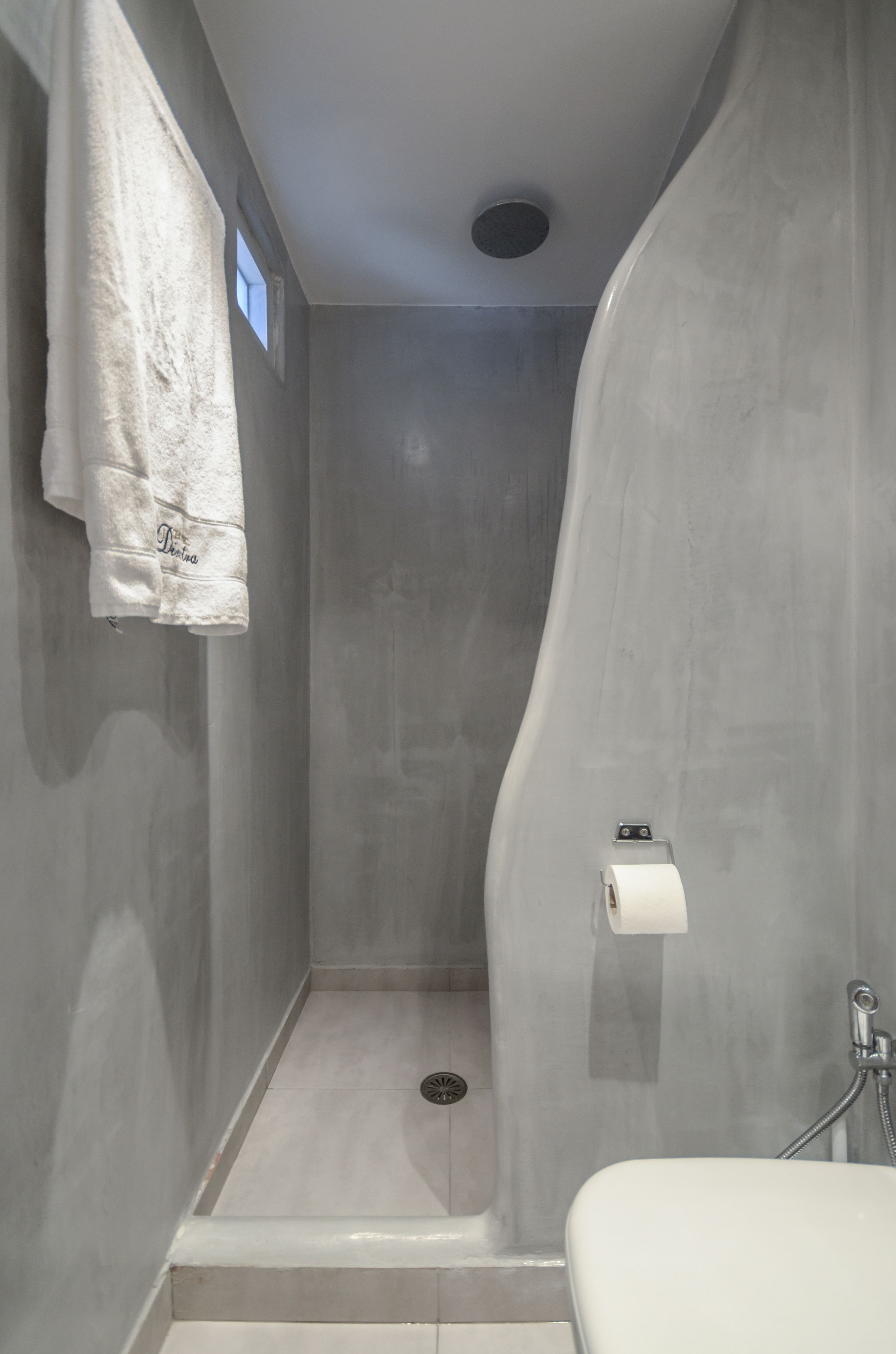 standard room | bathroom | free toiletries, hair dryer, towels