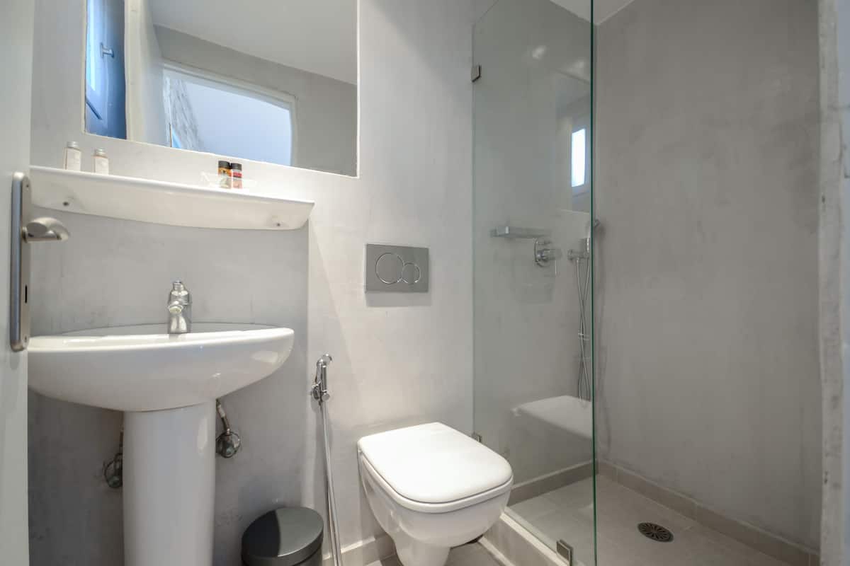 free toiletries, hair dryer, towels